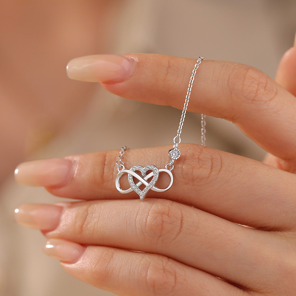 Coeur avec rose éternelle stabilisé et bijoux