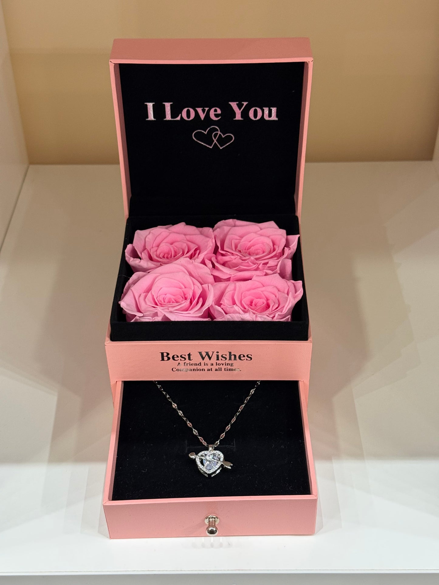 Rose éternelle avec bijoux