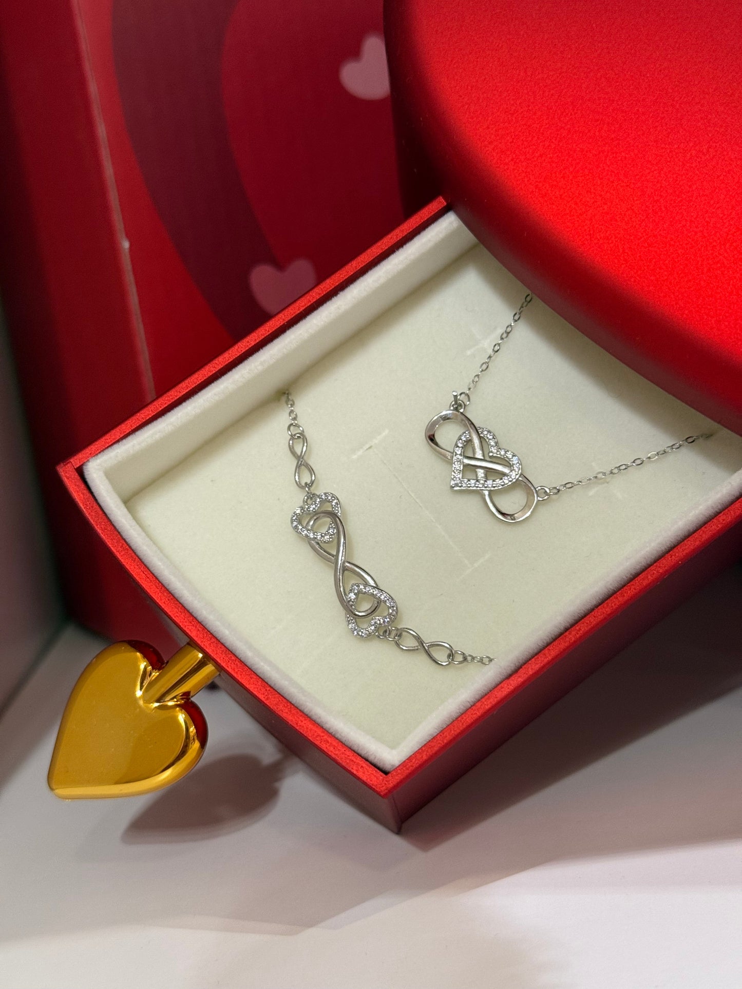 Coeur avec rose éternelle stabilisé et bijoux