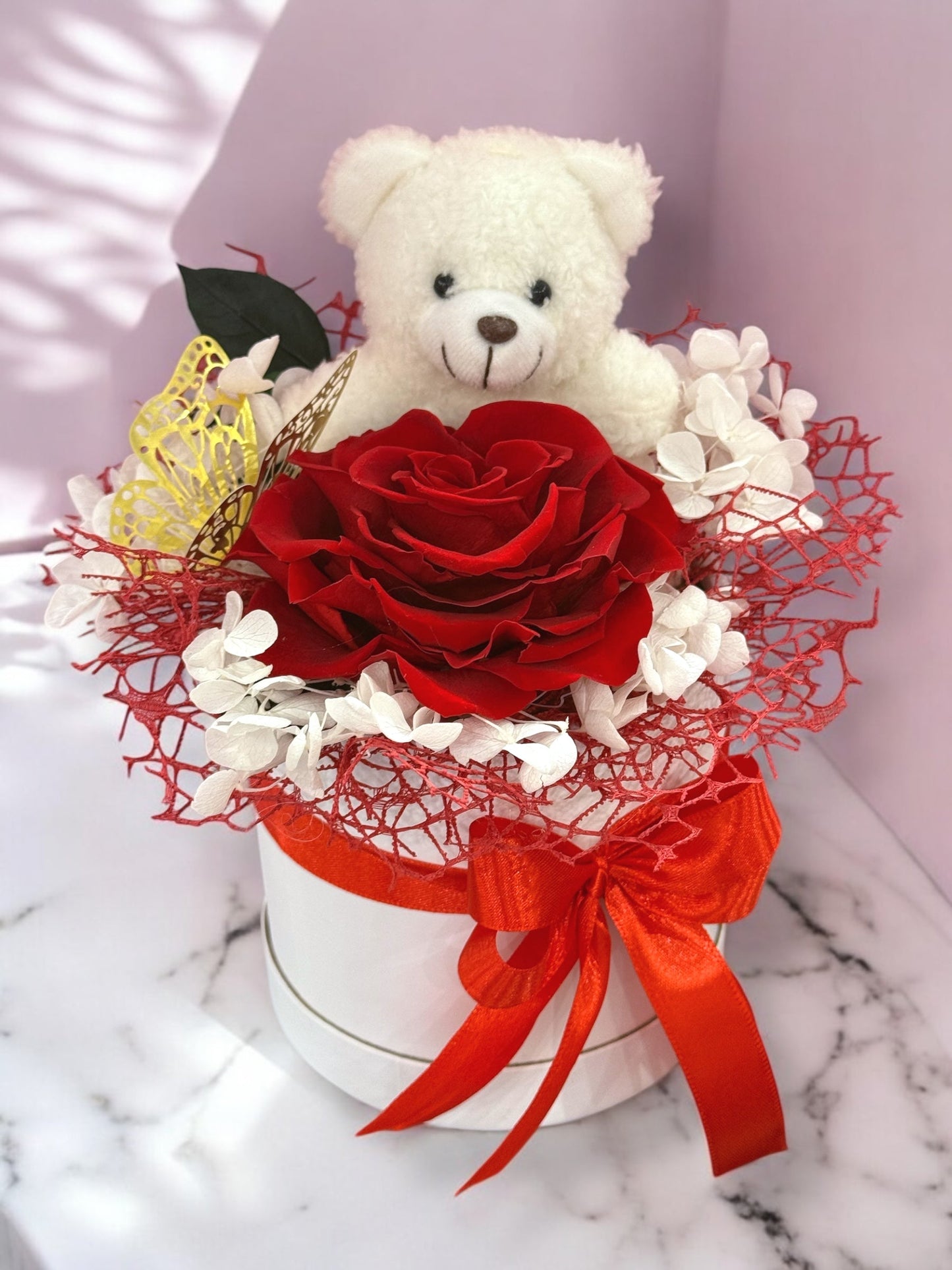 Rosa Éternelle avec Ours en Peluche – Cadeau Romantique en Boîte Élégante