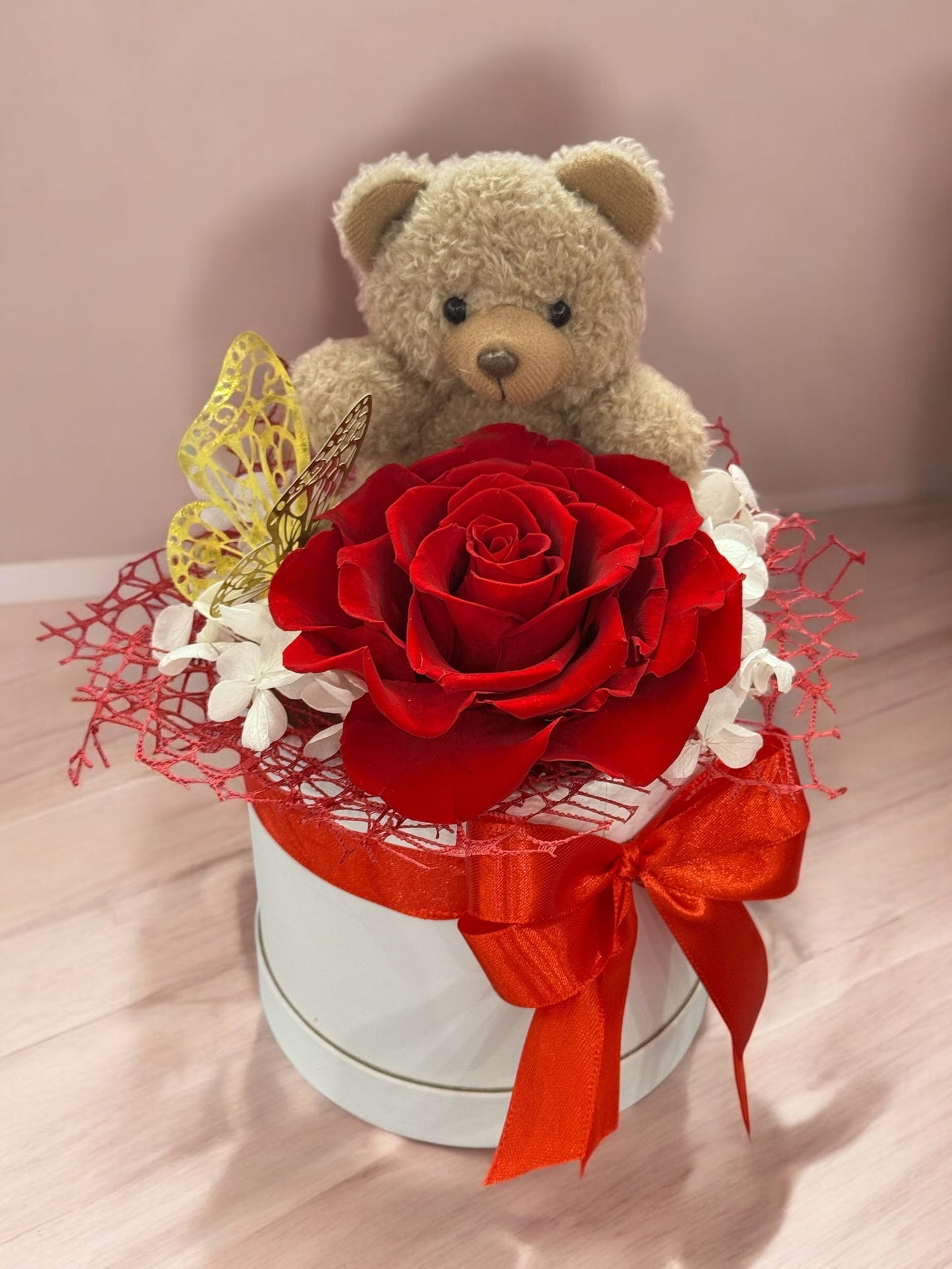 Rosa Éternelle avec Ours en Peluche – Cadeau Romantique en Boîte Élégante