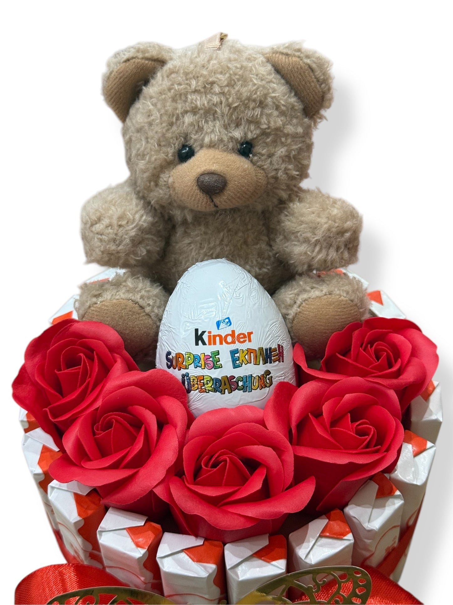 Coffret Cadeau avec Ours en Peluche, Œuf Kinder Surprise et Roses – Disponible en Marron ou Blanc