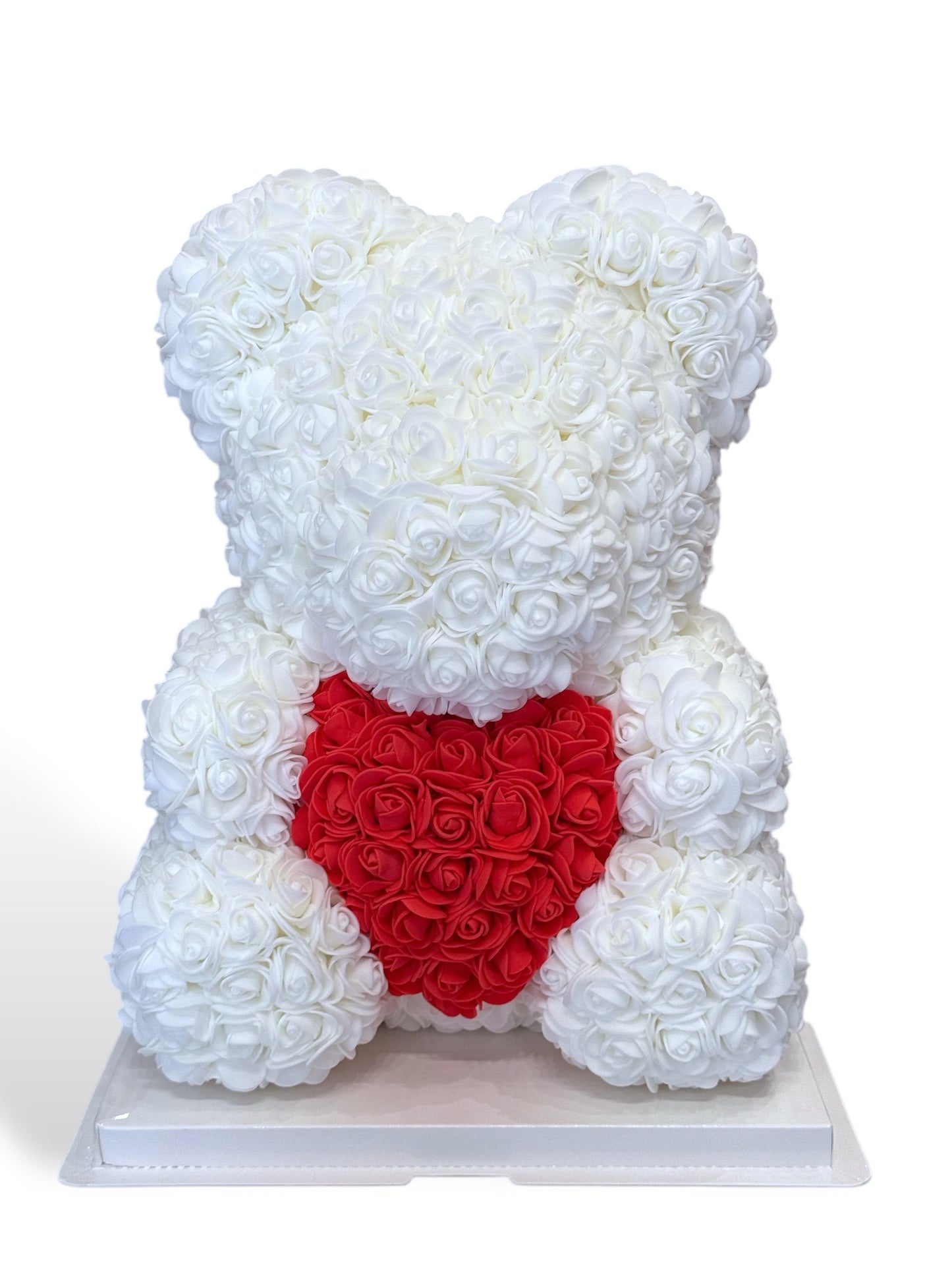 Ourson en Roses Artificielles avec Cœur Rouge – Cadeau Romantique Unique