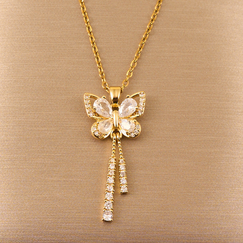 Collier Papillon Éclat Doré – Élégance et Raffinement