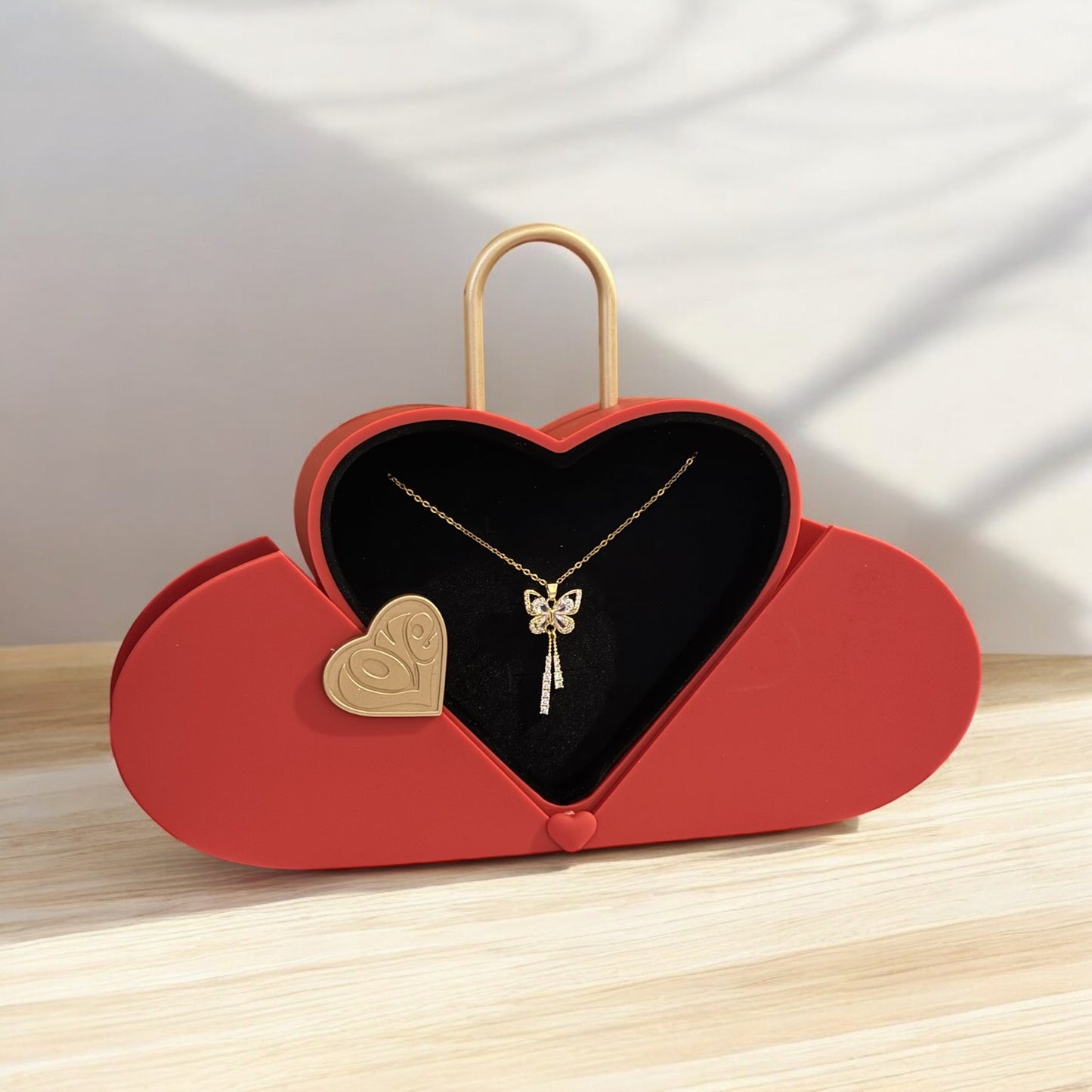 Collier Papillon Éclat Doré – Élégance et Raffinement