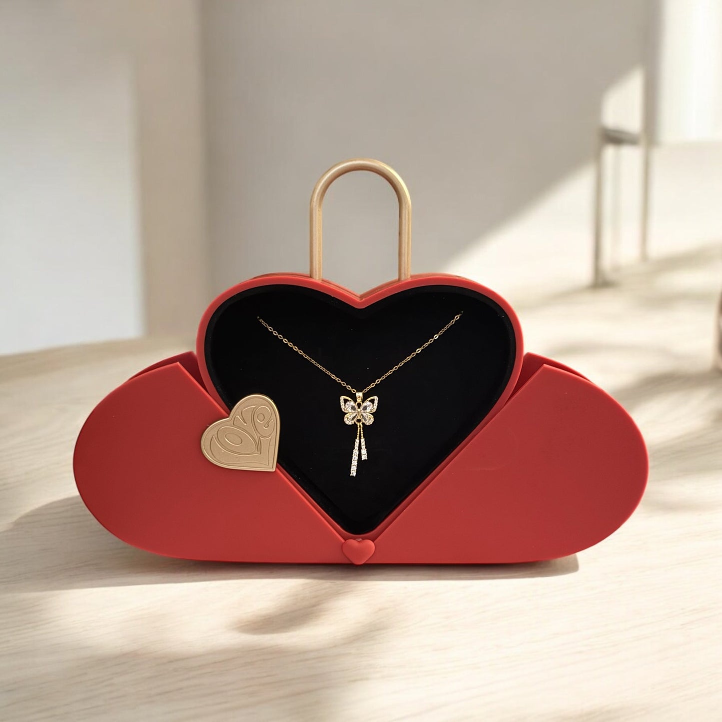 Collier Papillon Éclat Doré – Élégance et Raffinement