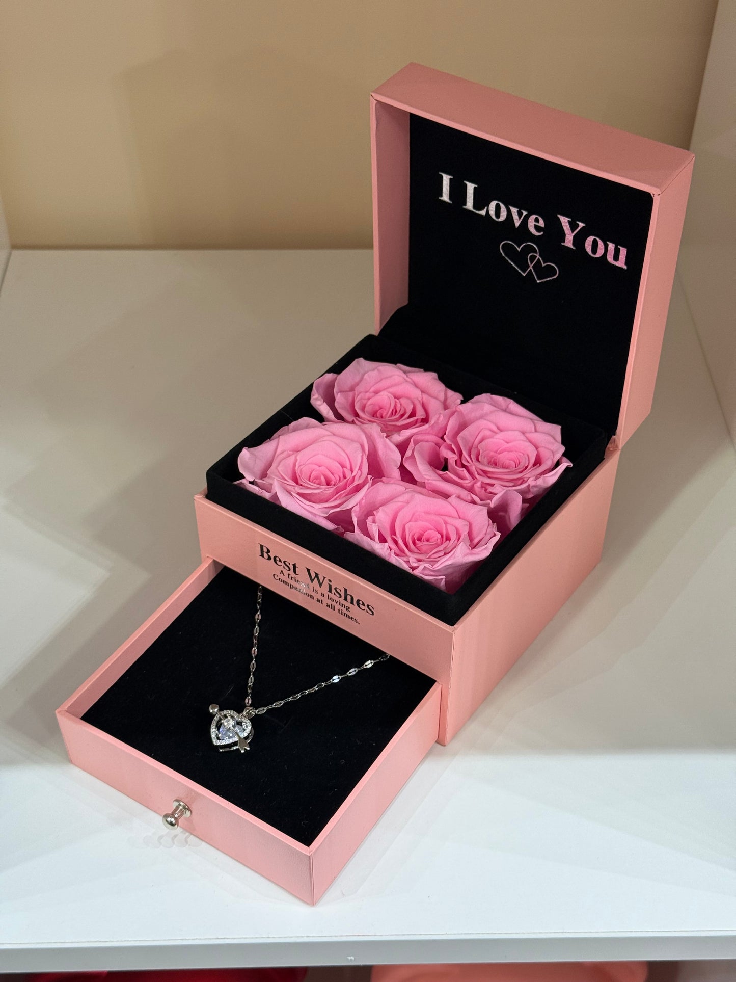 Rose éternelle avec bijoux