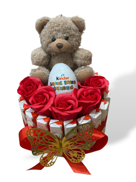 Coffret Cadeau avec Ours en Peluche, Œuf Kinder Surprise et Roses – Disponible en Marron ou Blanc