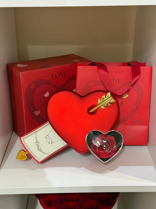Coeur avec rose éternelle stabilisé et bijoux